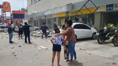 Las autoridades confirmaron un muerto en Manzanillo tras la caída de una barda