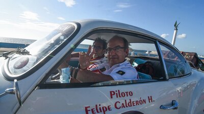 El expresidente de México participó en el Rally Maya con su Porsche