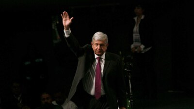 El líder nacional de Morena presenta su Plan de Desarrollo 2018-2014 en el Auditorio Nacional