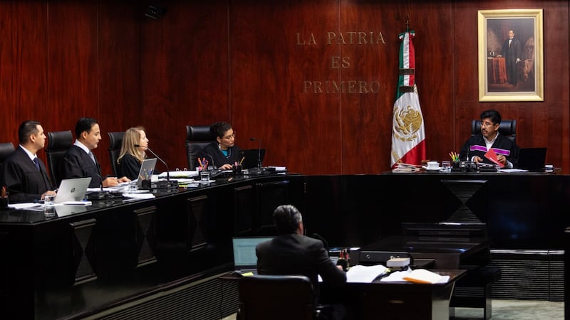 Ministros proponen reabrir juicios cerrados pese a no tener facultades; Yasmín Esquivel se opone