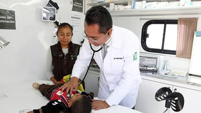 ¿Cuánto ganará un médico familiar del IMSS con el aumento del 8%?