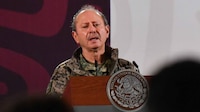 El almirante Ojeda Durán no está prófugo, pero sí fue citado a declarar ante la FGR: Sheinbaum