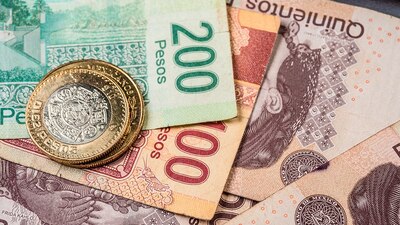 En ventanillas bancarias, el dólar se cotiza en 19.76 unidades por dólar