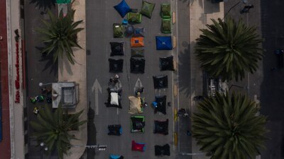 Un juez de Distrito facultó al grupo, que actualmente está en Av. Juárez, para seguir su avance al Zócalo