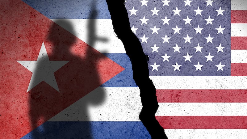 Cuba asegura que se defenderá de posible invasión de EU; alerta por un “baño de sangre”