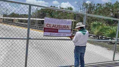 AMLO acusó que la empresa sigue extrayendo material pétreo de Quintana Roo de manera ilícita.