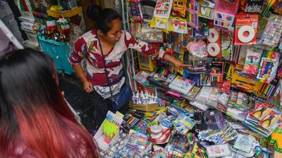 Revisa las fechas del deposito para comprar útiles y uniformes