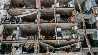 La violencia continúa en Ucrania, cerca de la frontera con Rusia