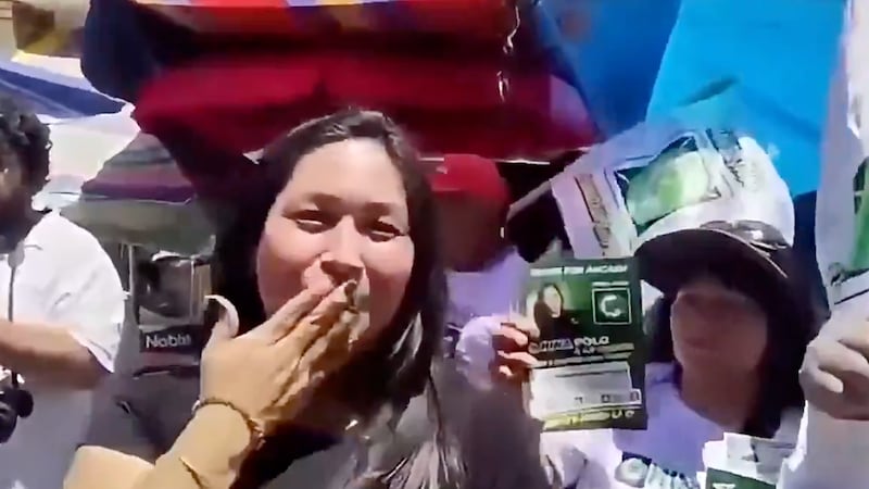 Asesinan a la periodista y candidata peruana Susy Aponte, frente a sus simpatizantes