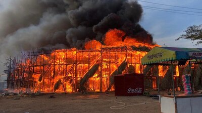 Los asistentes vieron a lo lejos cómo se incendiaba este recinto