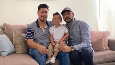 La familia Alcantar-Vela junto a su pequeño hijo Emiliano