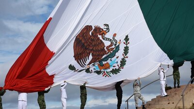 En los últimos años han habido varias disputas por su uso y lo que representa para los mexicanos