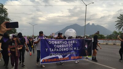 Familiares y feministas exigieron no olvidar el caso de la joven