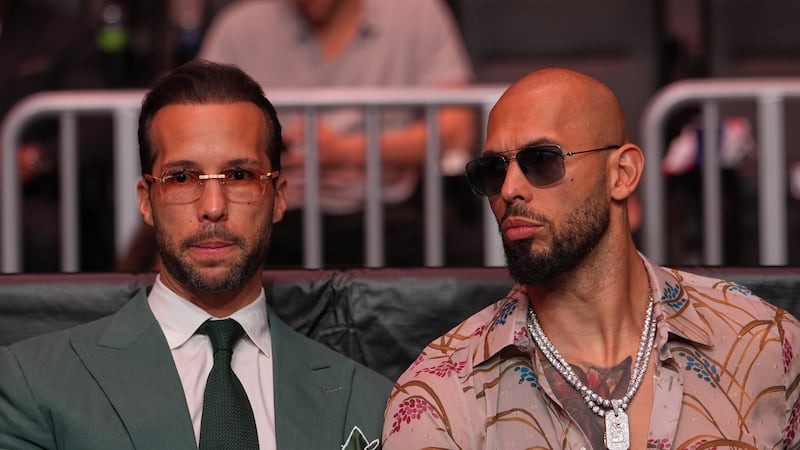 Detienen a influencers Andrew y Tristian Tate, acusados de tráfico sexual