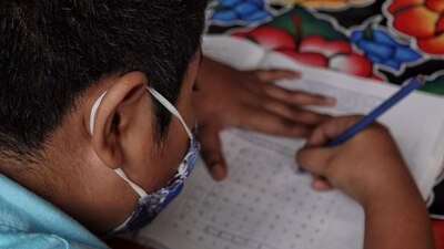 Los efectos de la educación a distancia en la socialización y aprendizaje incrementa la brecha de desigualdad en la niñez