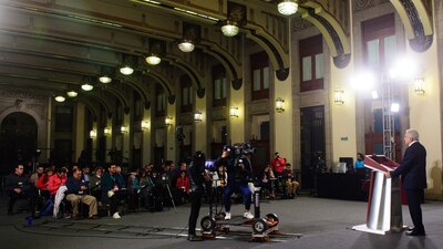 López Obrador instó a Batres Guadarrama a inscribirse sola al ISSSTE
