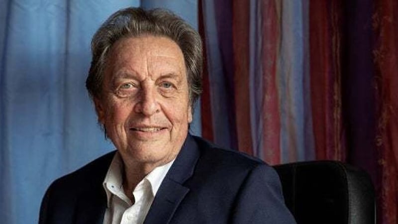 Padre de Elon Musk es acusado de abusar de sus hijos e hijastros