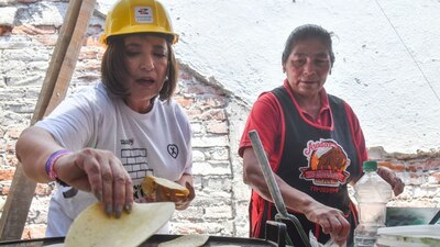 La candidata de oposición convivió con trabajadores de la construcción