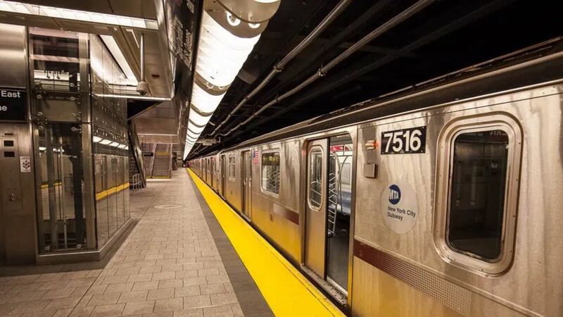 Policía revela identidad de mujer que murió quemada en el Metro de Nueva York