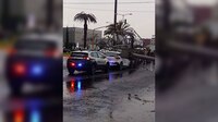 Intensas lluvias provocan inundaciones en Ecatepec y caída de un espectacular en Tlalnepantla, Edomex