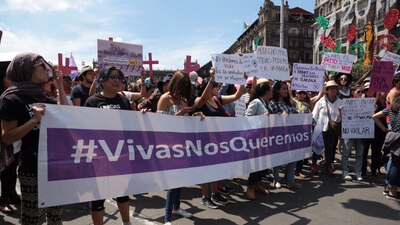 Mujeres se dieron cita en el Zócalo capitalino para exigir justicia ante los feminicidios que se registran en todo el país