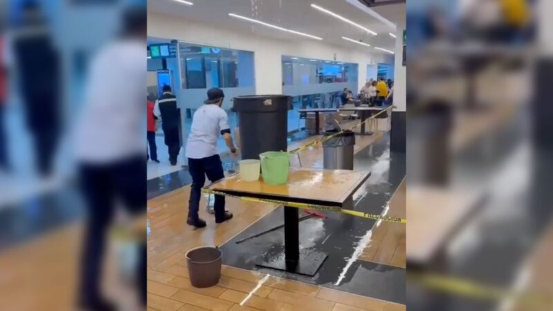 Fuertes lluvias causan filtraciones en la Terminal 2 del AICM... y otros puntos de la CDMX