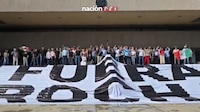 “Fuera Rocha”: con enorme manta, protestan en Sinaloa contra el gobernador con licencia