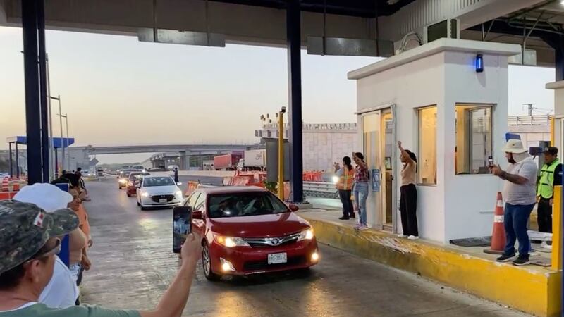 Maestros de la CNTE toman caseta Mérida-Cancún; permiten libre paso de automovilistas