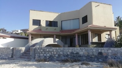 Vivienda ligada al exlíder del Cártel Arellano Félix, Francisco Javier Arellano Félix, 'El Tigrillo'