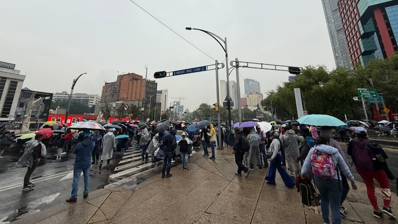 CNTE bloquea Reforma en CDMX y toma casetas en Morelos en su quinto día de protestas