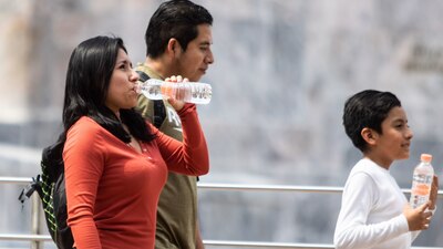 Las autoridades sugirieron a la gente mantenerse informada sobre el estado del clima