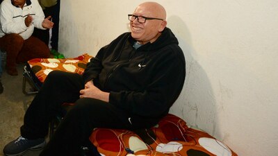 Isidro Pastor instaló un catre y una casa de campaña, donde pasará su huelga de hambre