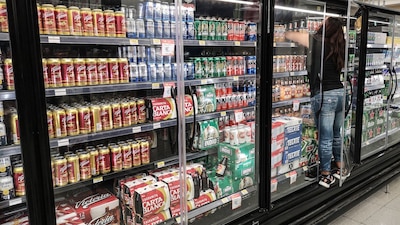 Las y los mexicanos consumen menos cerveza que antes