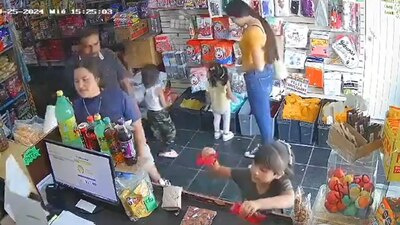 La madre no hizo el intento por prohibir esta acción ni por decirle a la joven de sus pertenencias