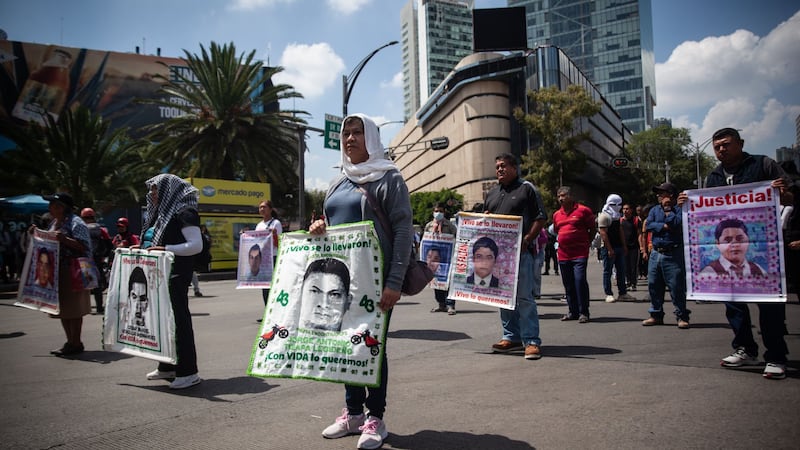 Miles exigen justicia a 11 años de la desaparición de los 43 normalistas de Ayotzinapa
