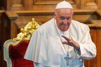 Papa Francisco presenta una “gradual y leve mejoría” tras responder a la terapia