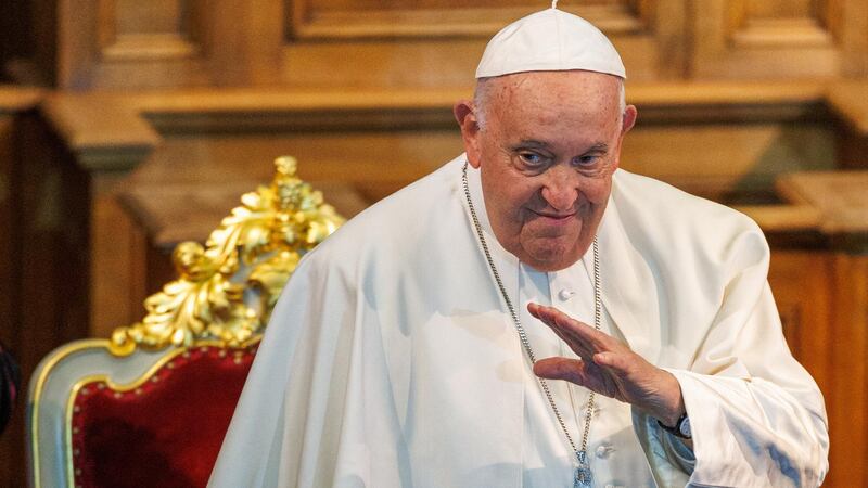 Papa Francisco presenta una “gradual y leve mejoría” tras responder a la terapia