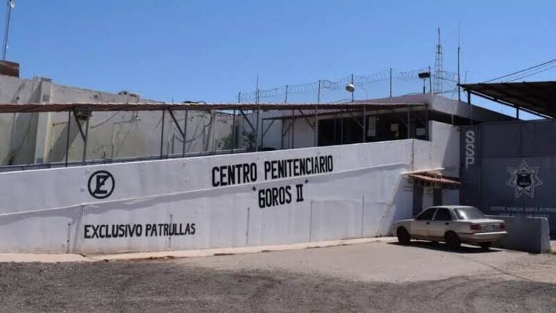 Riña en penal de Sinaloa deja 3 reos muertos y un herido
