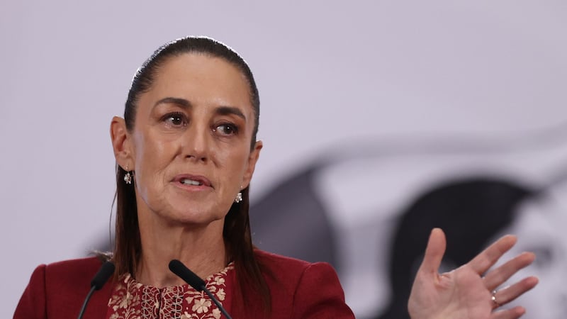 Sheinbaum minimiza bloqueos y reitera diálogo con transportistas tras paro nacional