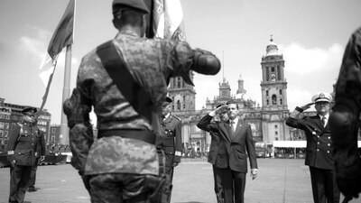 Los presidentes mexicanos ejercen el mando supremo de las Fuerzas Armadas nacionales