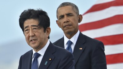 El primer ministro de Japón, Shinzo Abe (en primer plano), y el presidente de Estados Unidos, Barack Obama