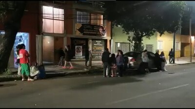 La mujer habría caído de una escalera, se golpeó y murió