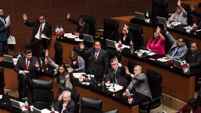 Morena en el Senado presentó una iniciativa para quitar bienes a funcionarios corruptos