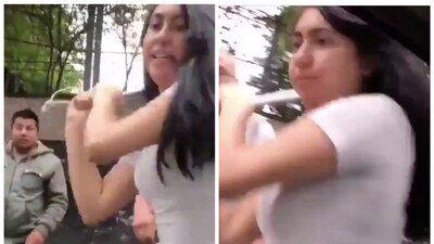 Una joven agredió un auto mientras su familia solo la veía y luego escaparon juntos