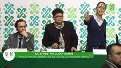 La jefa de Gobierno de la Ciudad de México (derecha) pidió calma luego de que se registrara un sismo