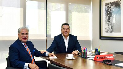 Se reunió con el dirigente nacional del PRI, pero no dijo si se unirá al partido