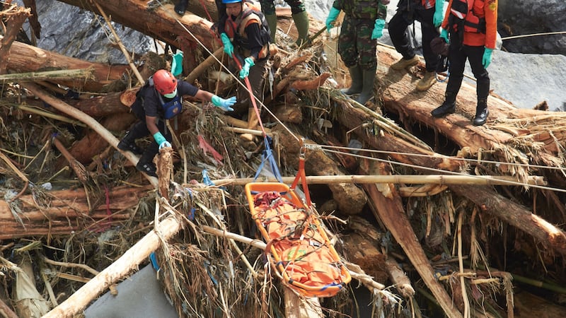 Suman más de mil 300 muertos por inundaciones en Indonesia, Sri Lanka y Tailandia