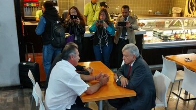 El presidente electo viajó a Monterrey a reunirse con empresarios y los obispos del país