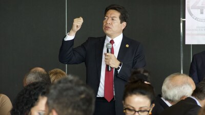 El líder de los diputados de Morena minimizó la denuncia en su contra