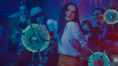 Al menos 70 personas fueron sacadas de plena fiesta clandestina en un antro de Las Lomas